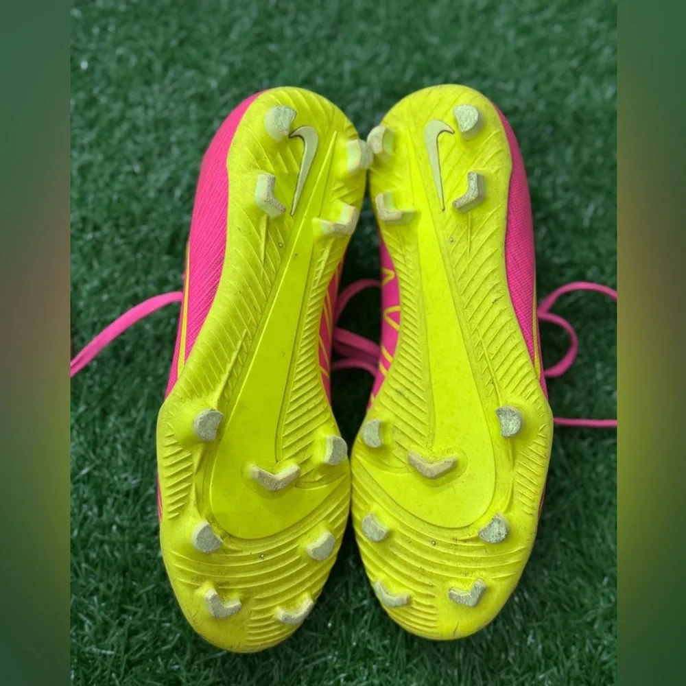 Nike Kid's‎ Pink and Green Athletic Shoes Size 4Y